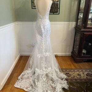 Elegant White Lace Wedding Dress